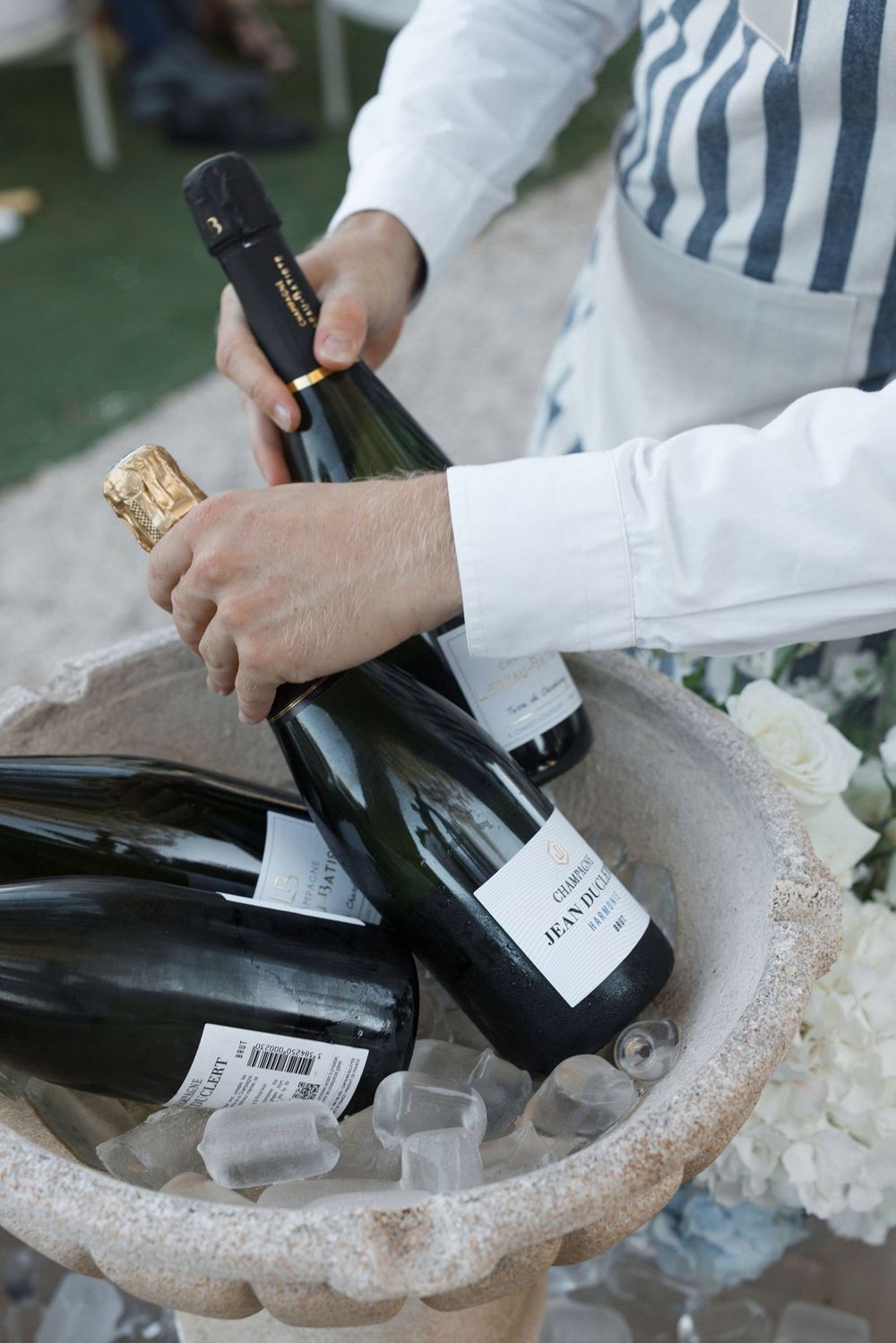 Bouteilles de champagne au frais pour un vin d'honneur